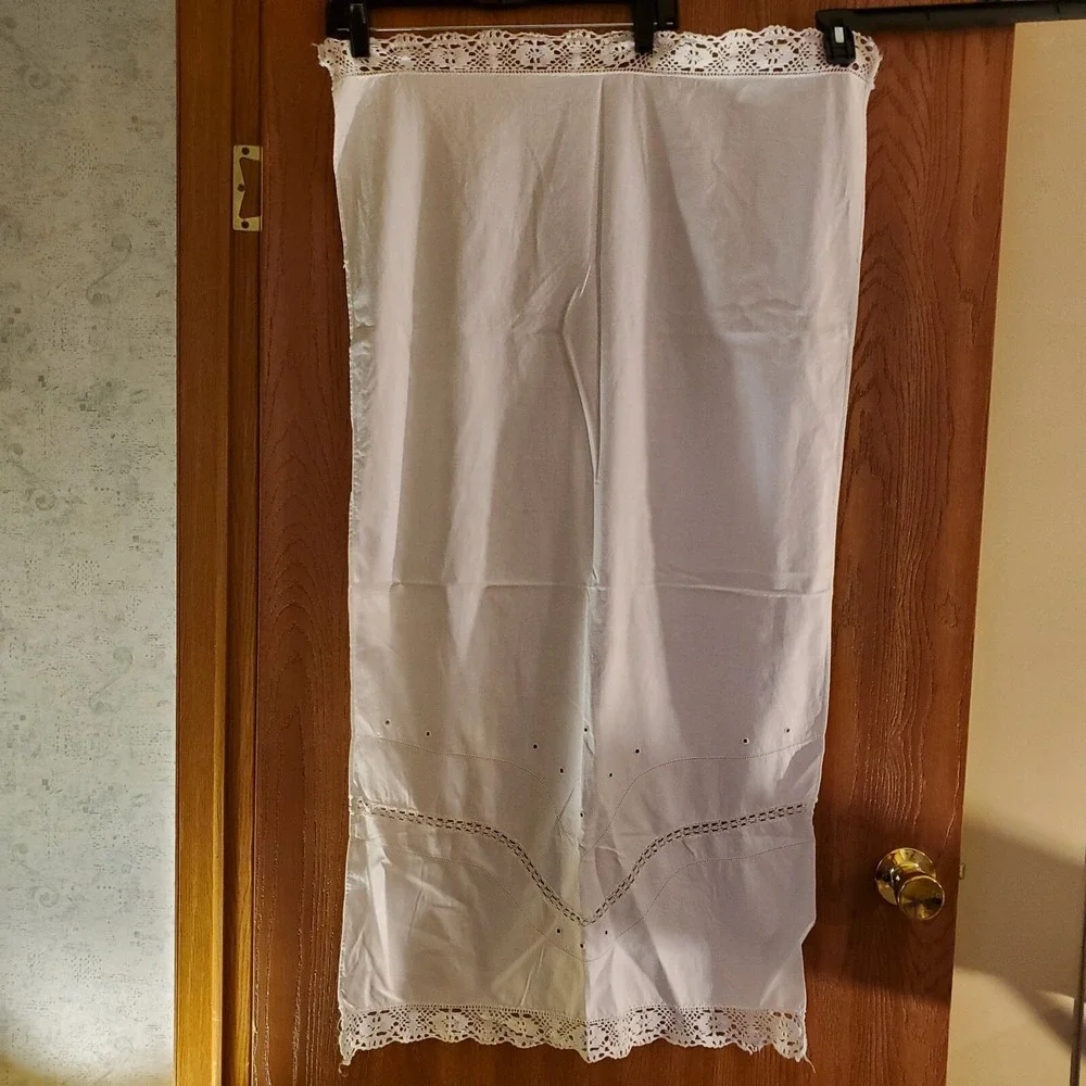 Table Linen Topper Vintage White Cotton Eyelet Lace 41.5